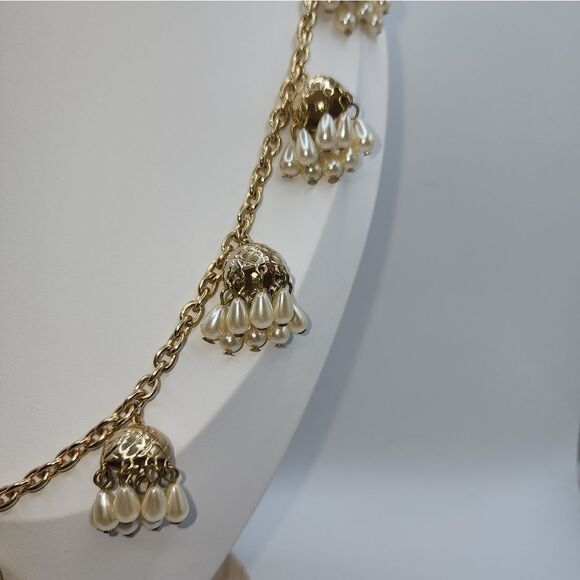Fern Mallis Simulated Pearl Cluster Drop Necklace NWOT - Picture 3 of 9